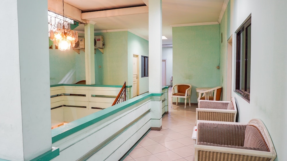 OYO 2085 Chrysanta Near RSUP Hasan Sadikin 32/40