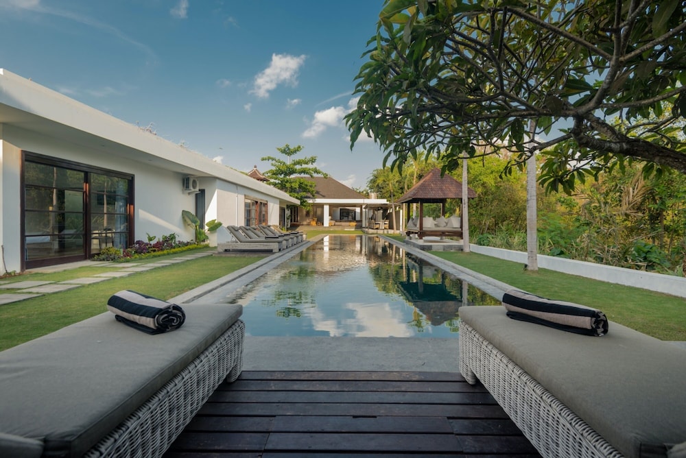 The Christina Estate 42/50