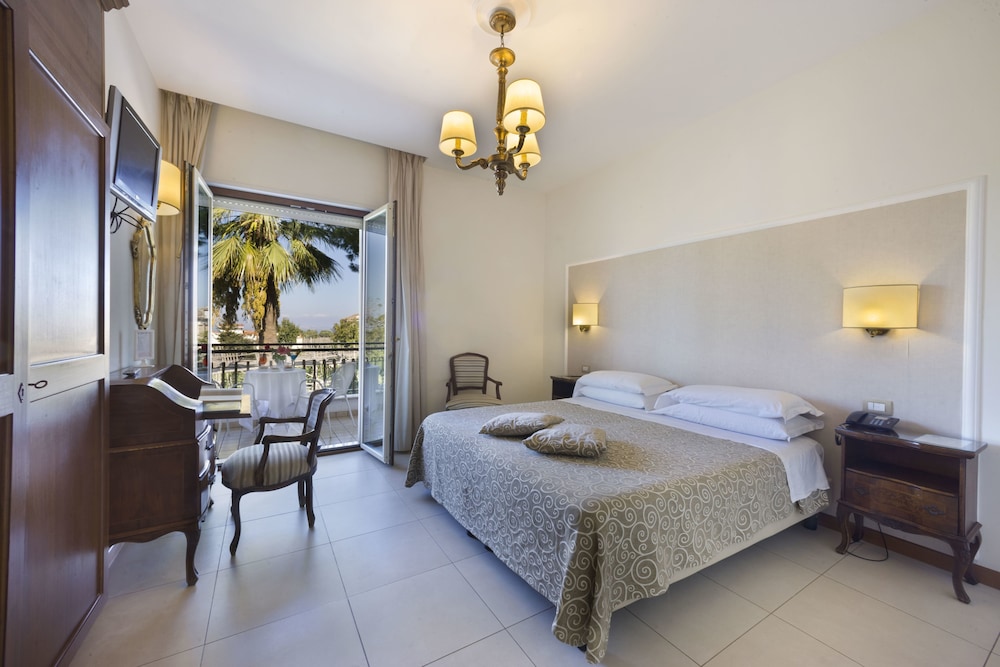 Classic Double Room with Balcony