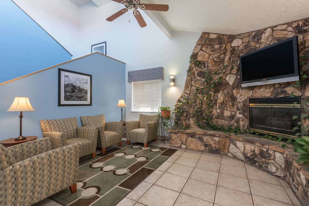 Days Inn by Wyndham Las Vegas NM 19/30