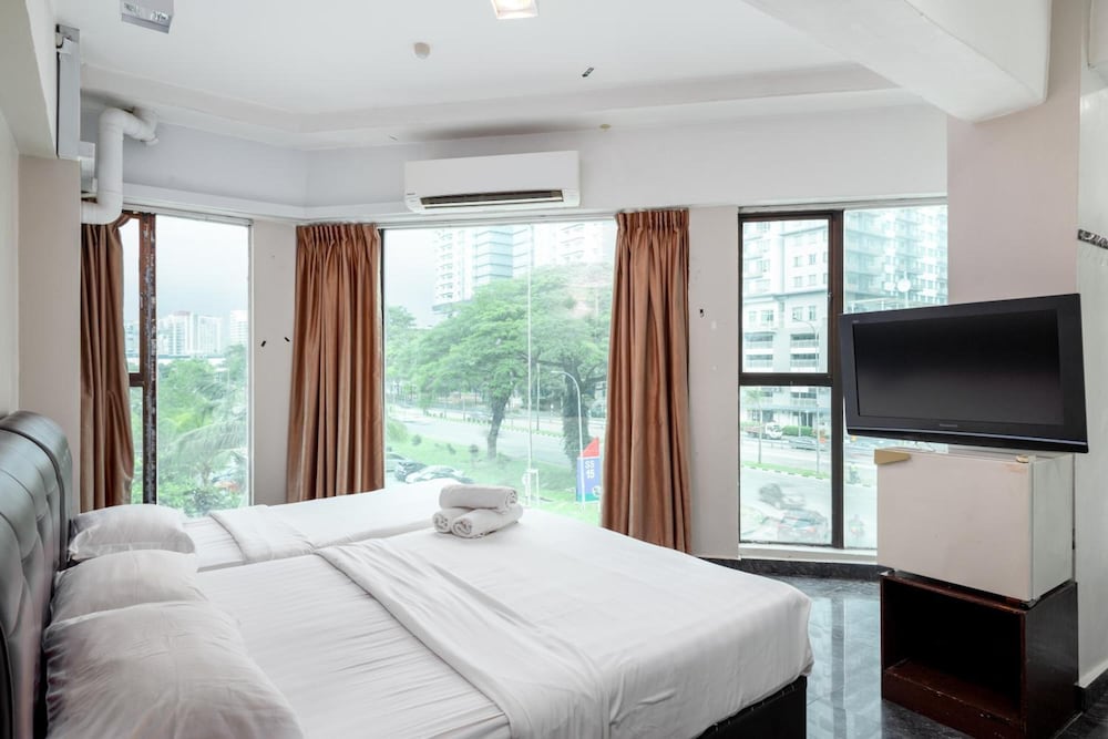 Subang Park Hotel 24/64