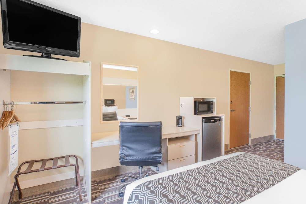 Microtel Inn & Suites By Wyndham Clear Lake 9/25