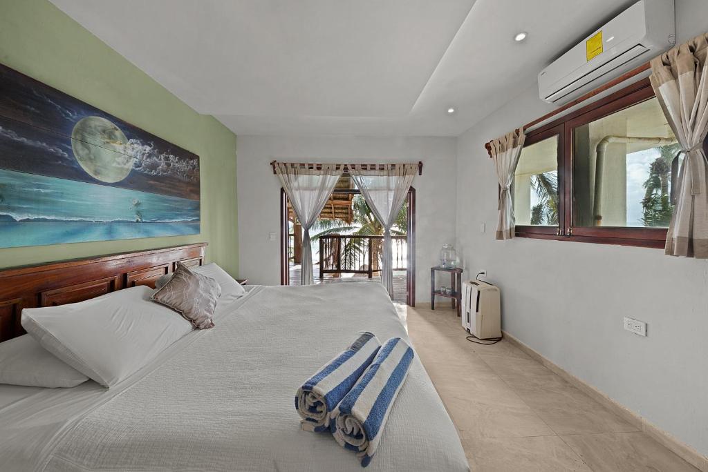 Room, Queen Bed, Ocean Front