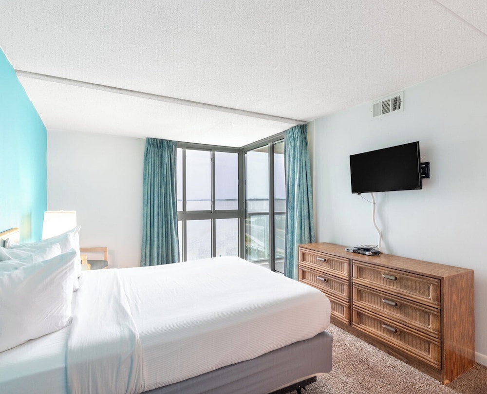 2 Bedrooms, Condo, Standard, Twin Beds, Queen Bed, Bay View, Sofa, Patio 3/6