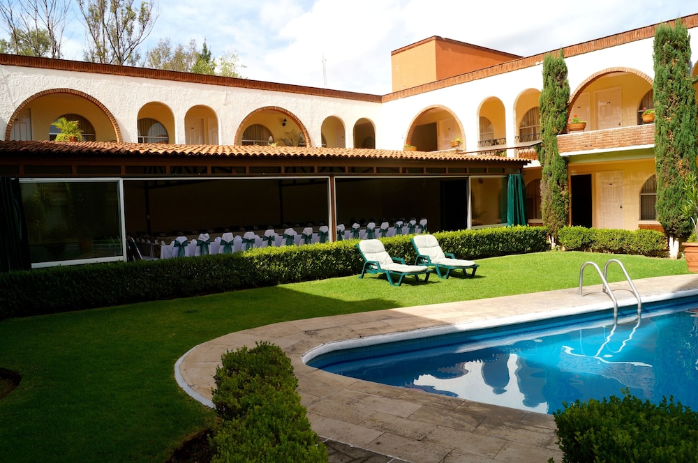 Villa del Sol and Suites 57/62
