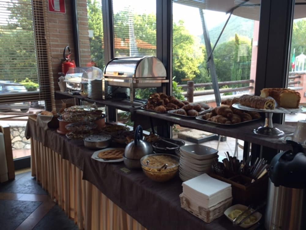 MERIDIANA COUNTRY HOTEL 26/41