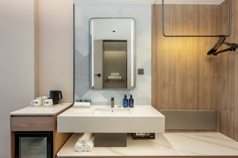 Holiday Inn Express Shanghai Changyang Road by IHG 52/55