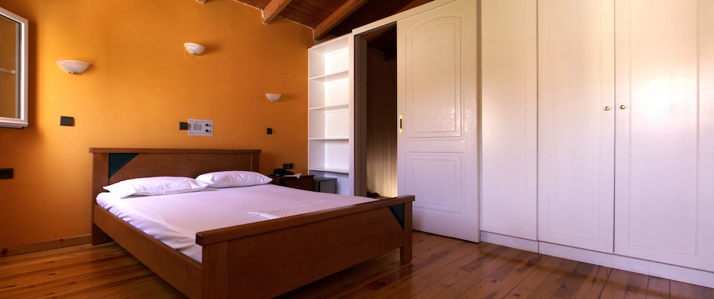 2 Bedrooms, Maisonette, Apartment, Double and Twin Beds