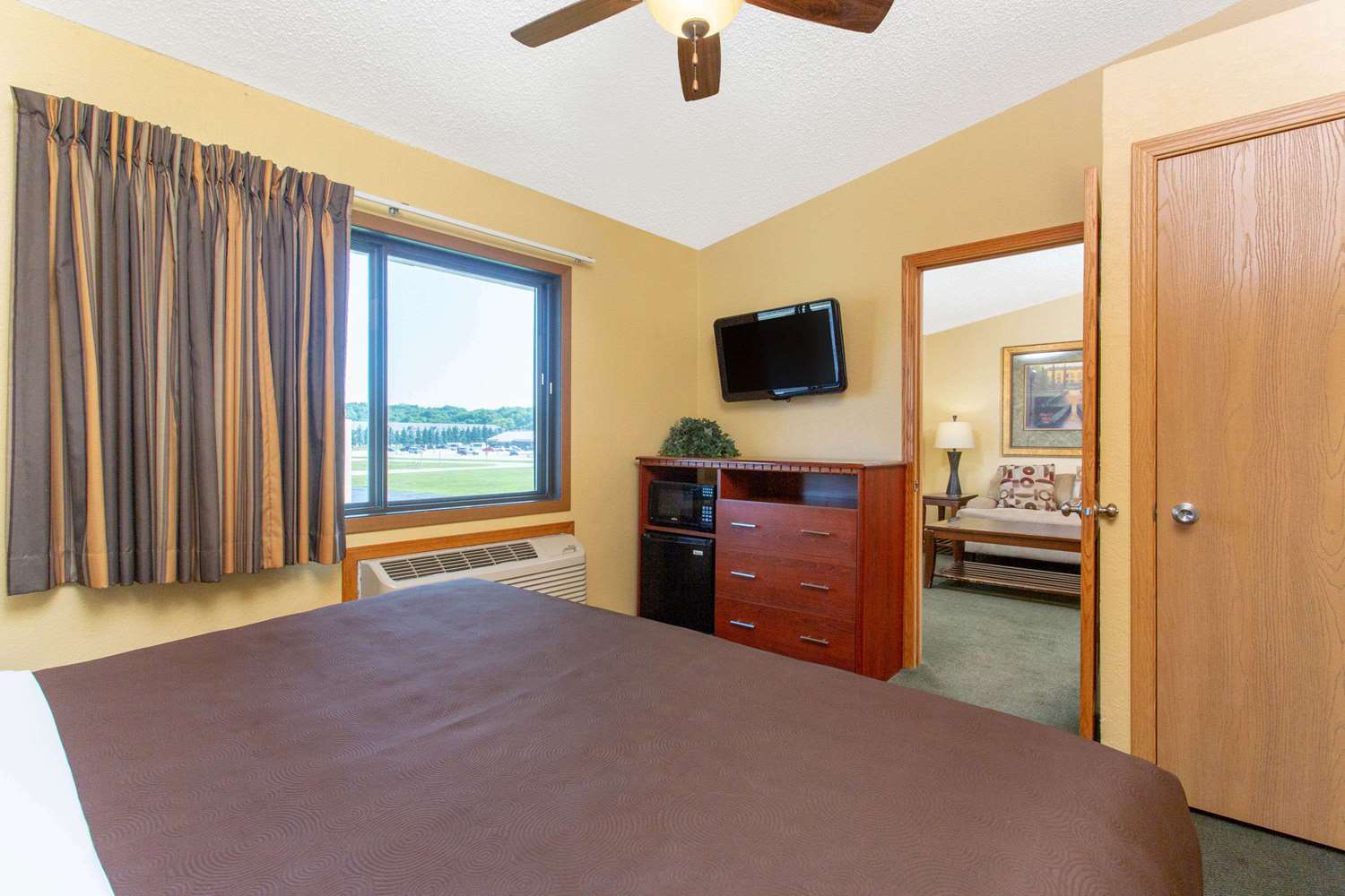 Americinn By Wyndham West Bend 15/40