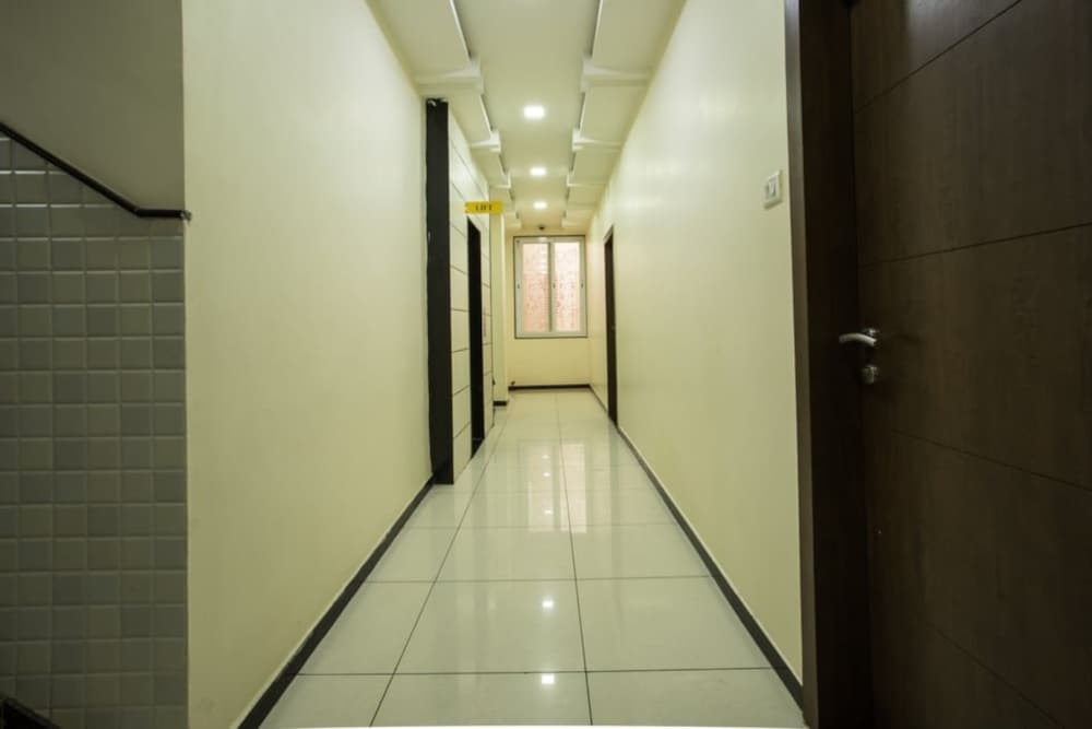 Oyo 4116 Hotel Satyug 16/25
