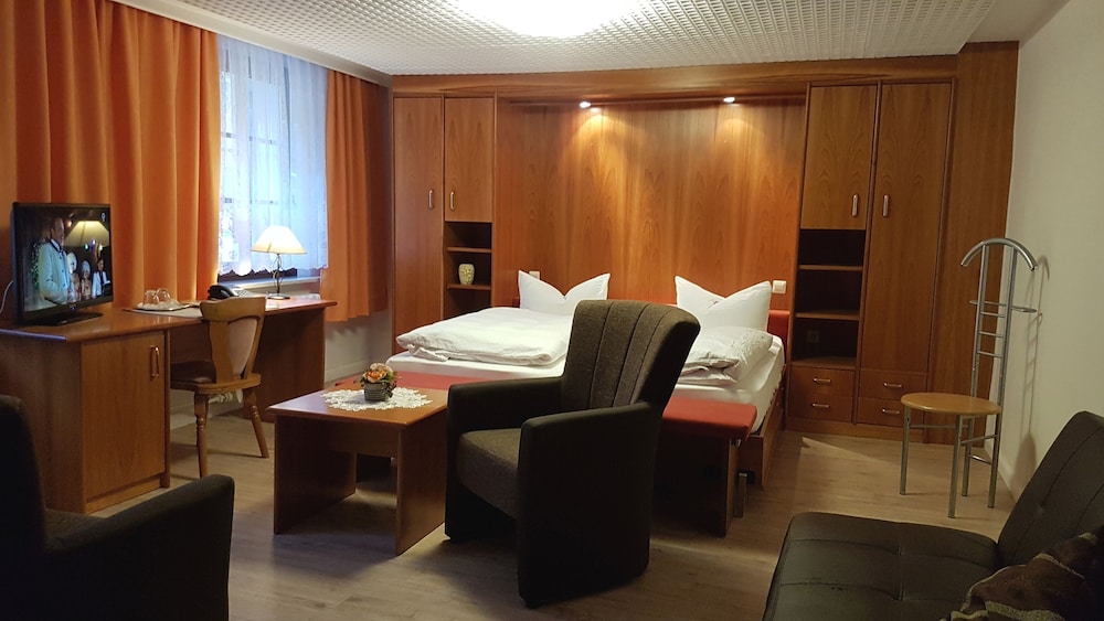 Hotel Zum Burgergarten 23/50