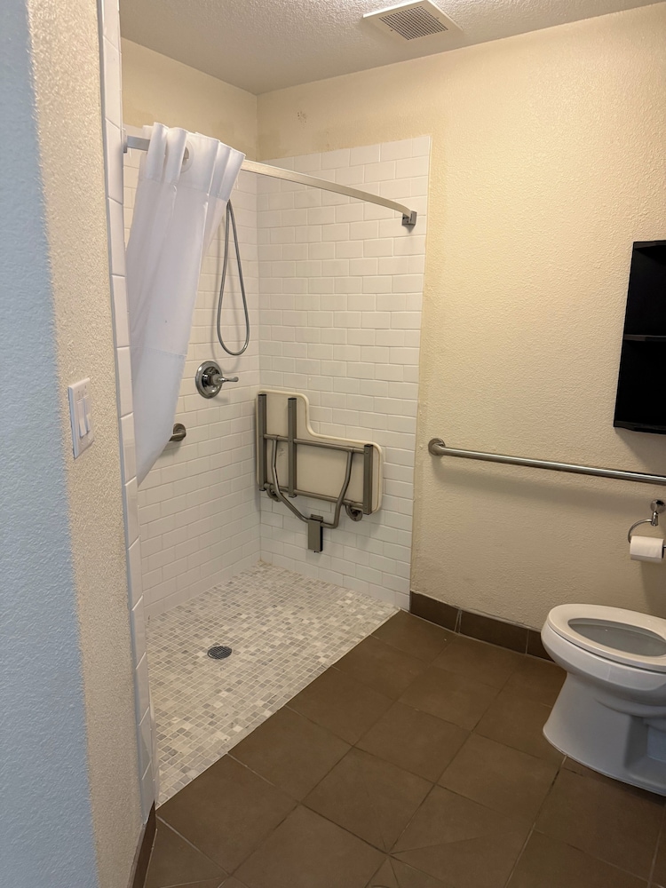 Candlewood Suites COTULLA 23/24