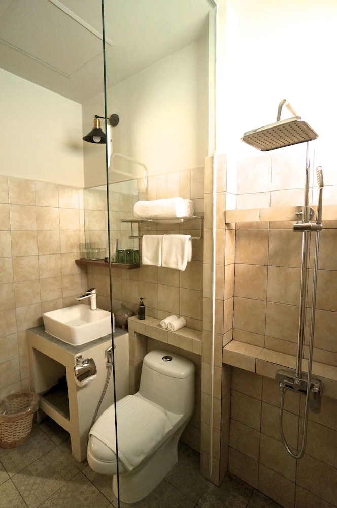 Iroha Garden Hotel Resort 69/71