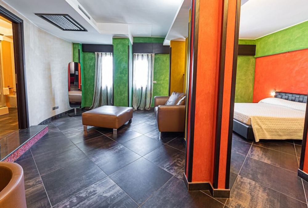 Abalon Pompei Resort 12/19