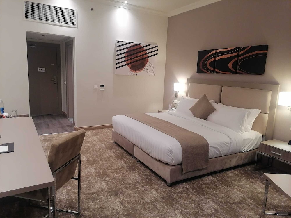 Gloria Hotel and Suites 8/28