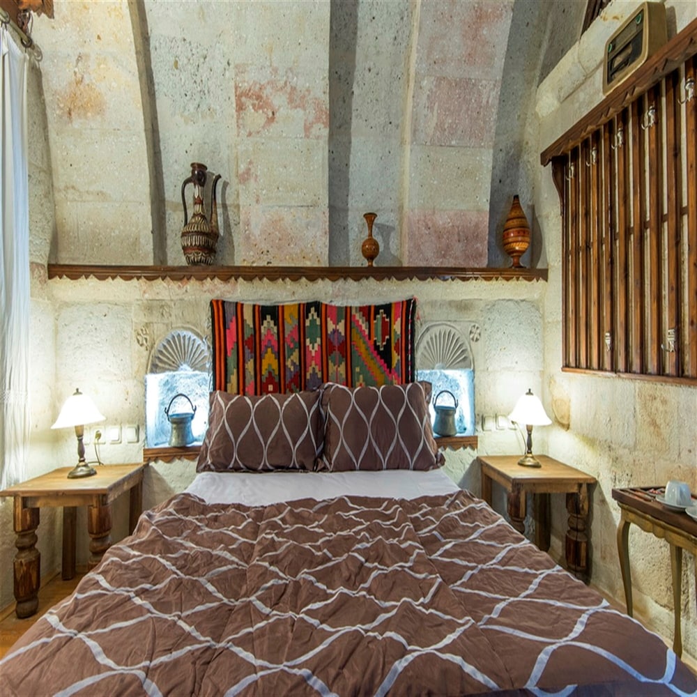 Antique Terrace Suites 14/50