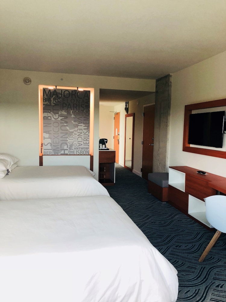 Maritime Hotel Fort Lauderdale Cruise Port 8/42