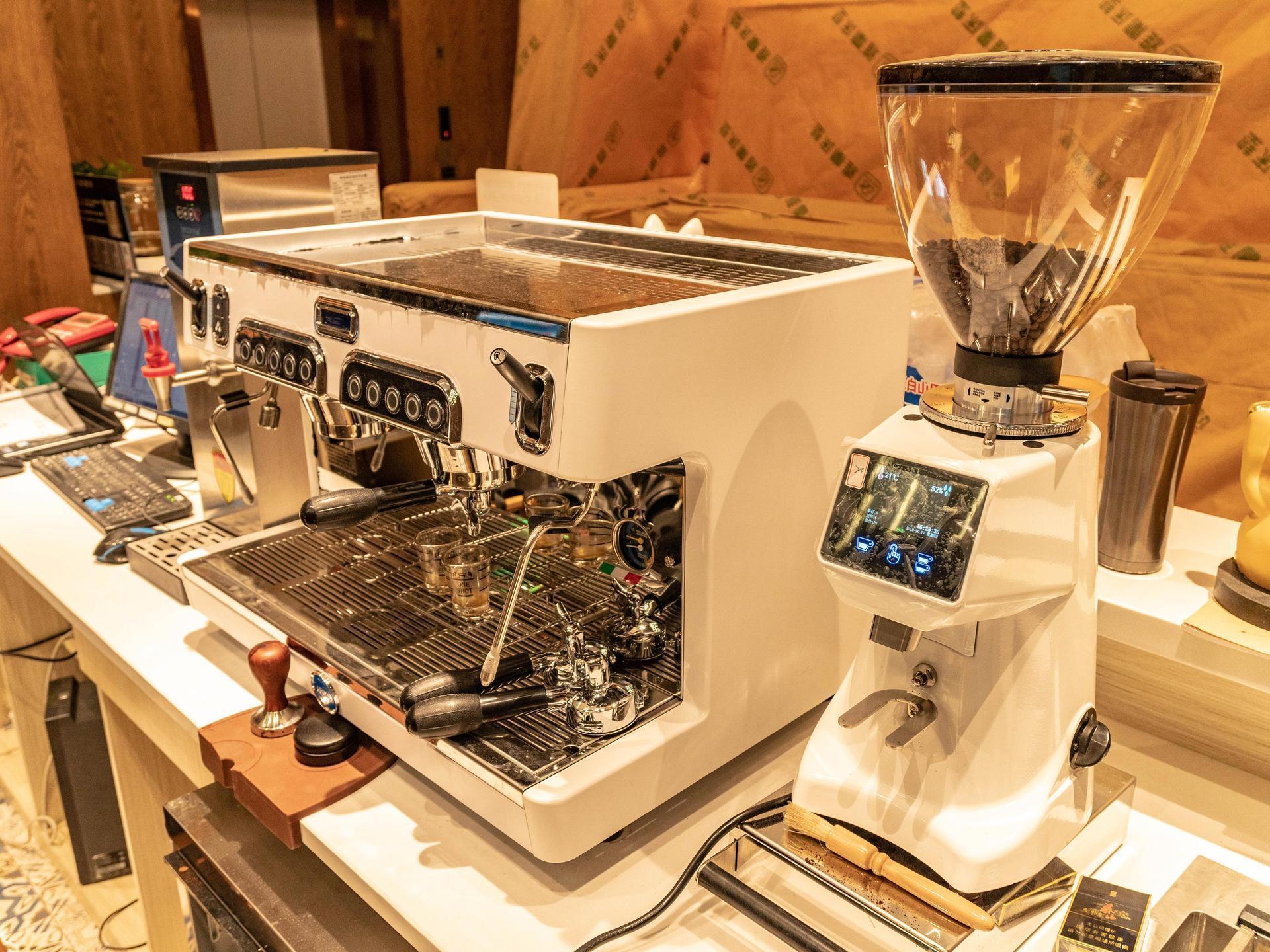 James Joyce Coffetel (Tianjin Railway Station) 38/54