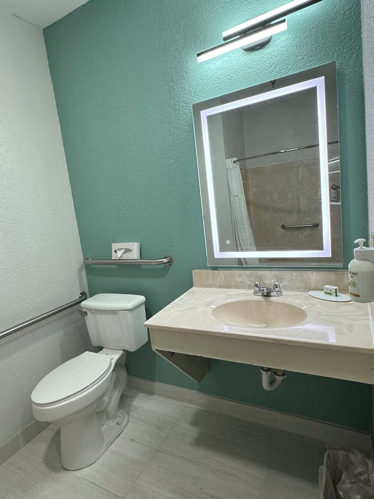غرفة بسرير كينج لذوي الإعاقة، Wingate By Wyndham Sioux City 8/10
