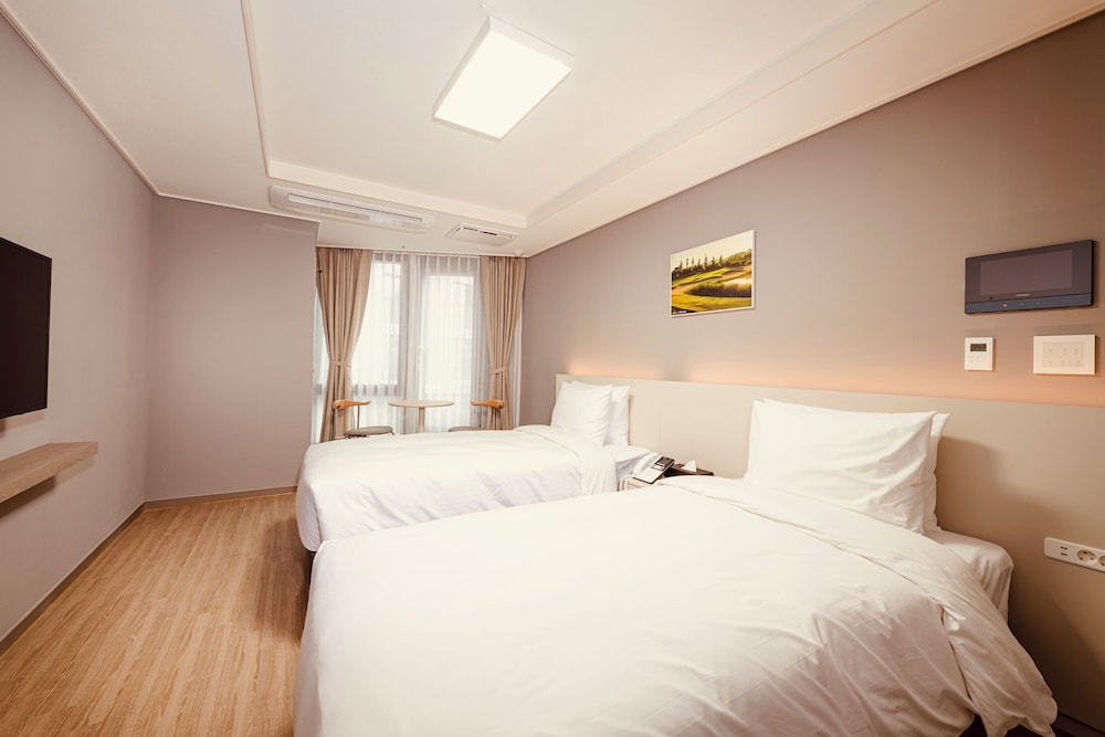 Sollago Myeongdong Hotel and Residence 17/50