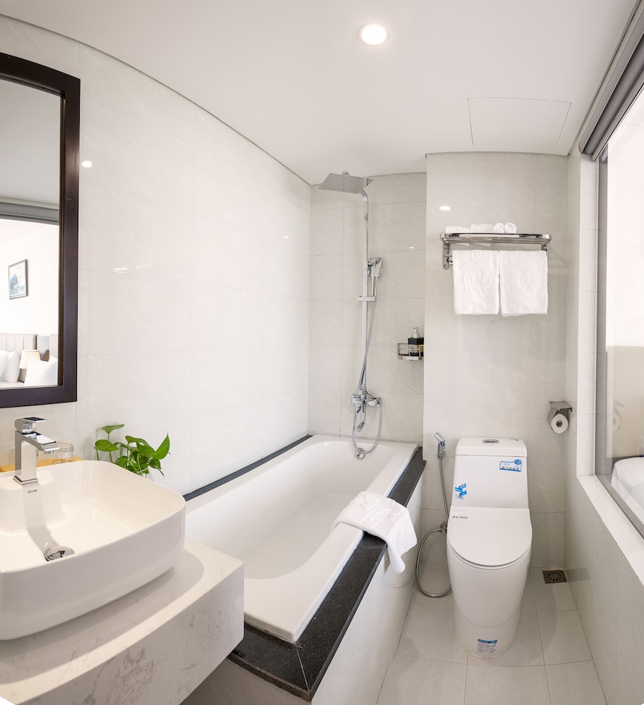 Golden Line DaNang Hotel 50/50