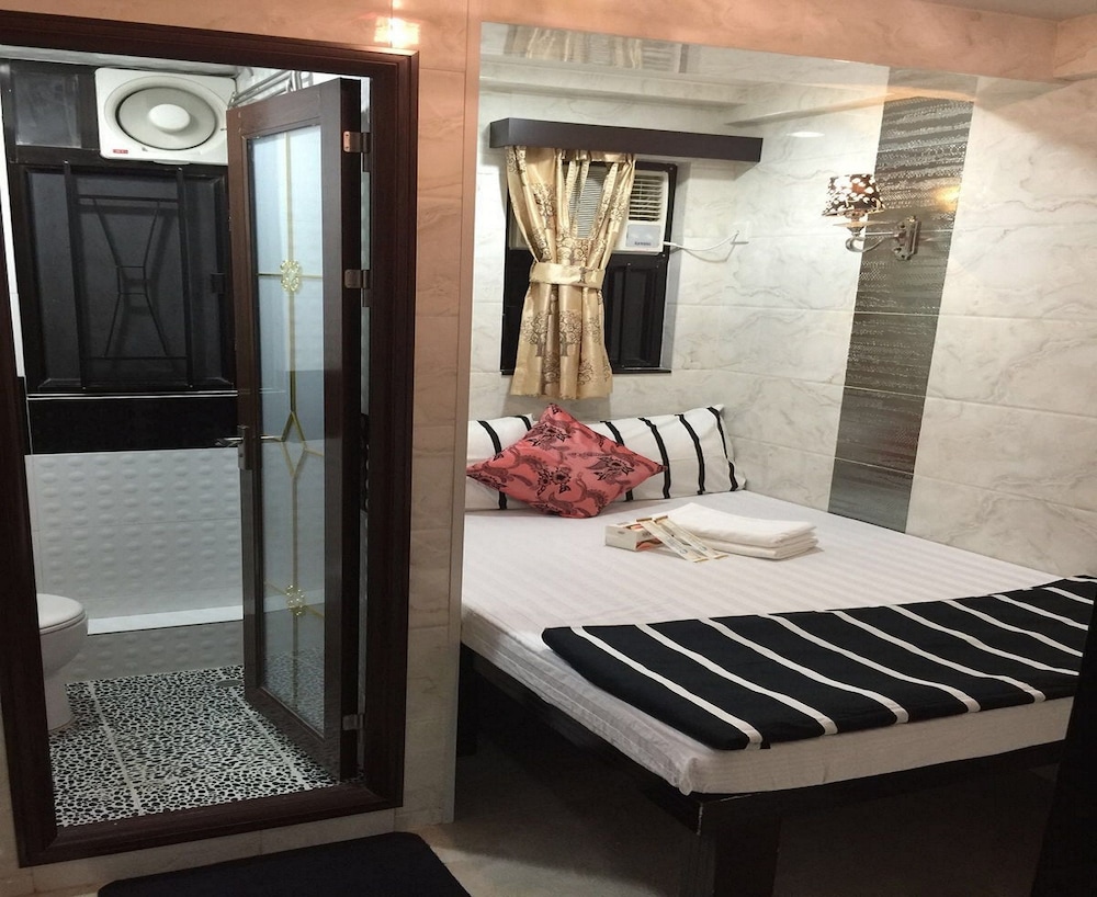 Rich Hotel 13/50