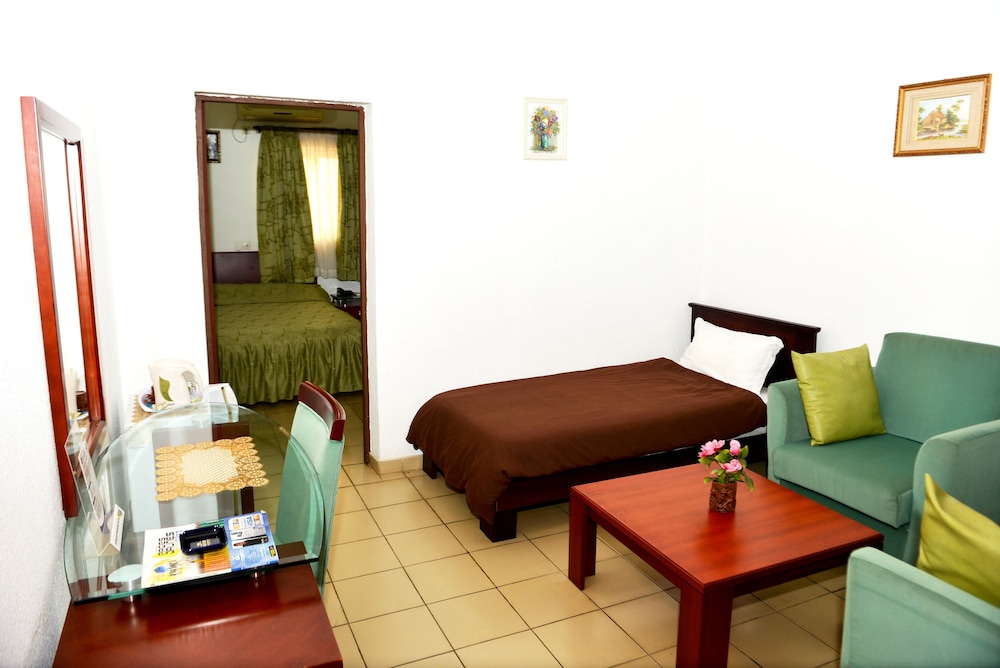 Golden Hotel & Suites 41/50