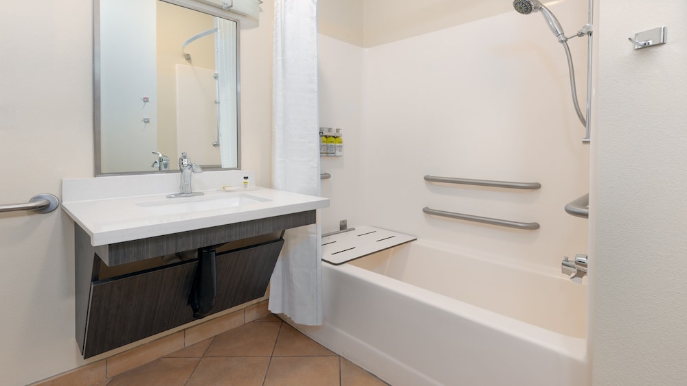 Candlewood Suites Athens 13/57