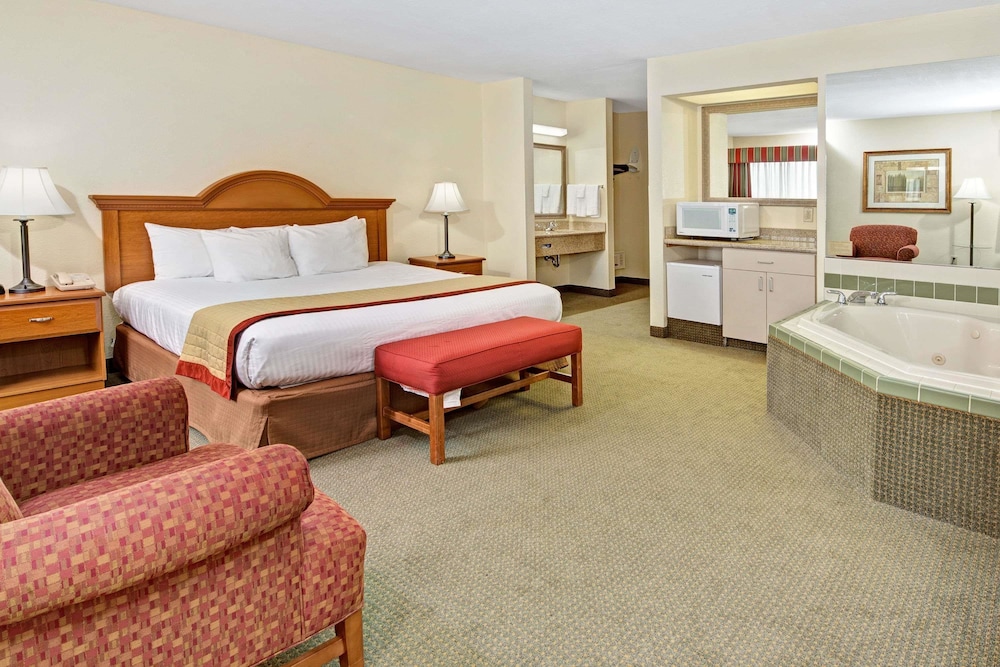 Baymont By Wyndham Indianapolis, IN 10/26