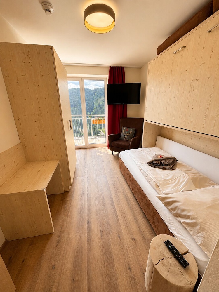 3 Bedrooms, Apartment, Twin Beds, 2 King Beds, Lake View, Sofa, Sauna