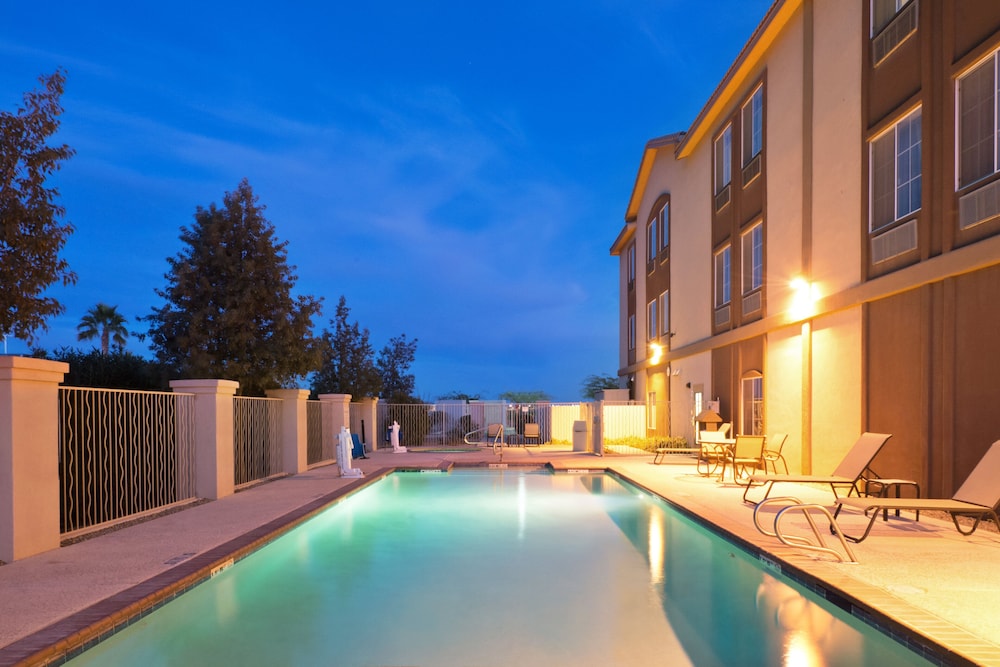 Holiday Inn Express Hotel Suites Casa Grande 3/48
