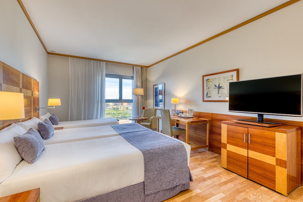 ROOM, TRIPLE