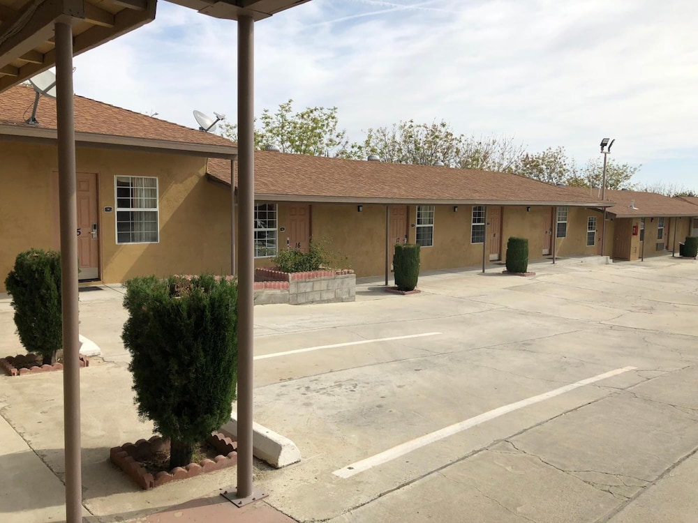 Topper Motel 43/47