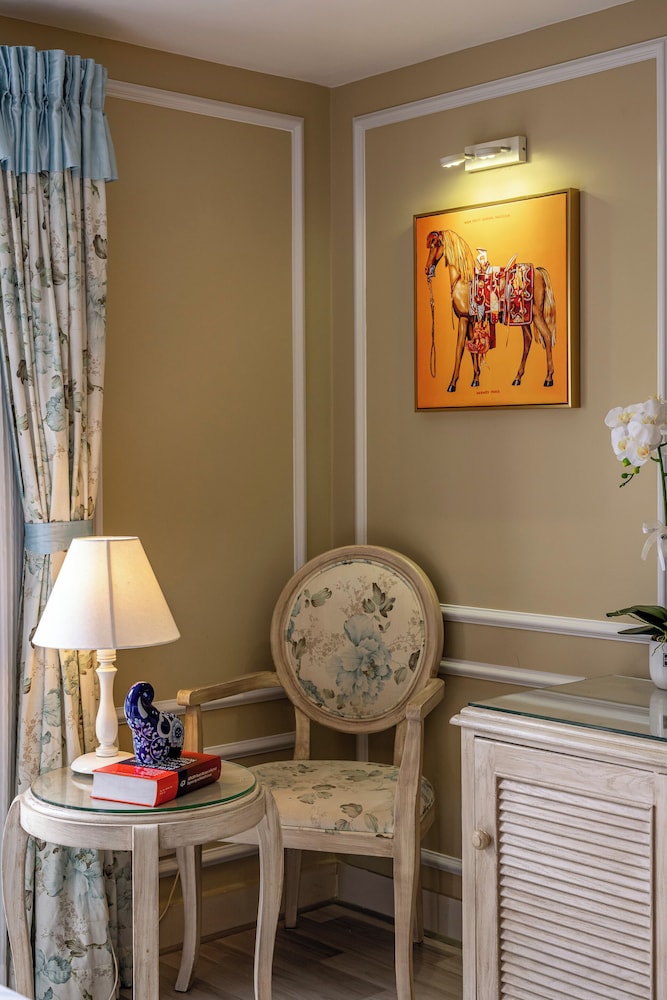 Hotel L Odeon Phu My Hung 35/46