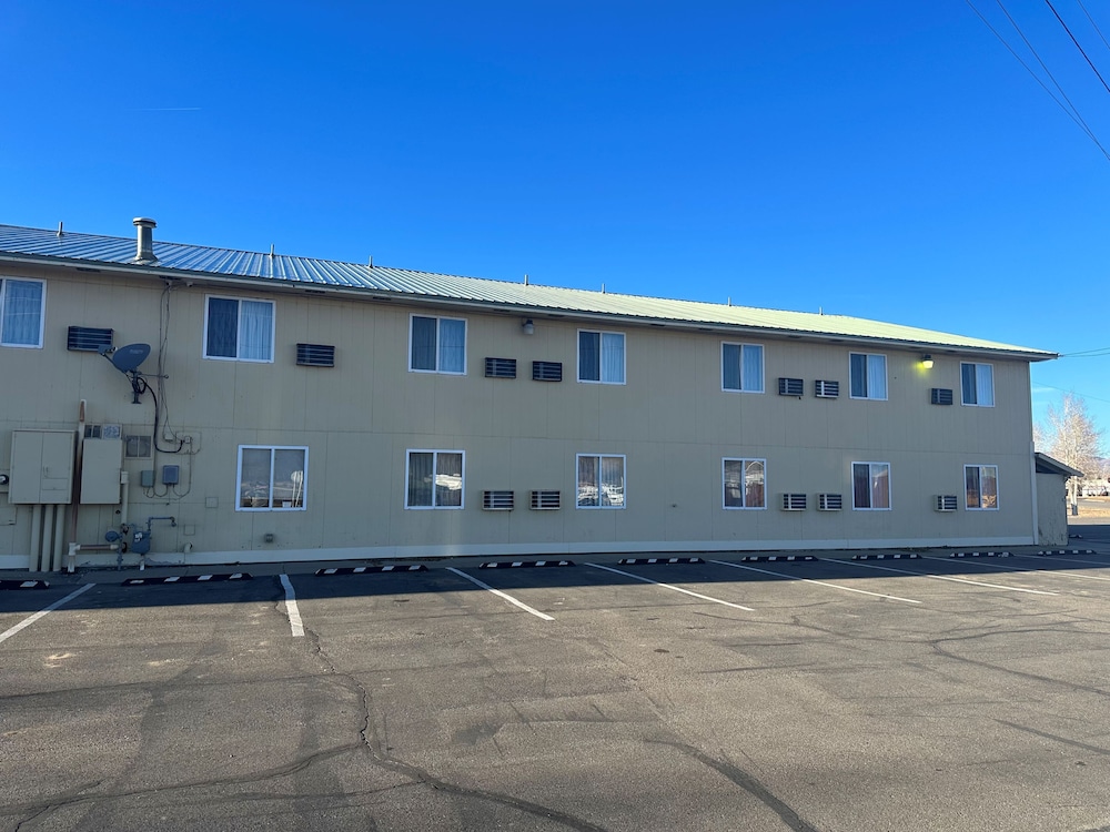 Days Inn & Suites by Wyndham Gunnison 3/46
