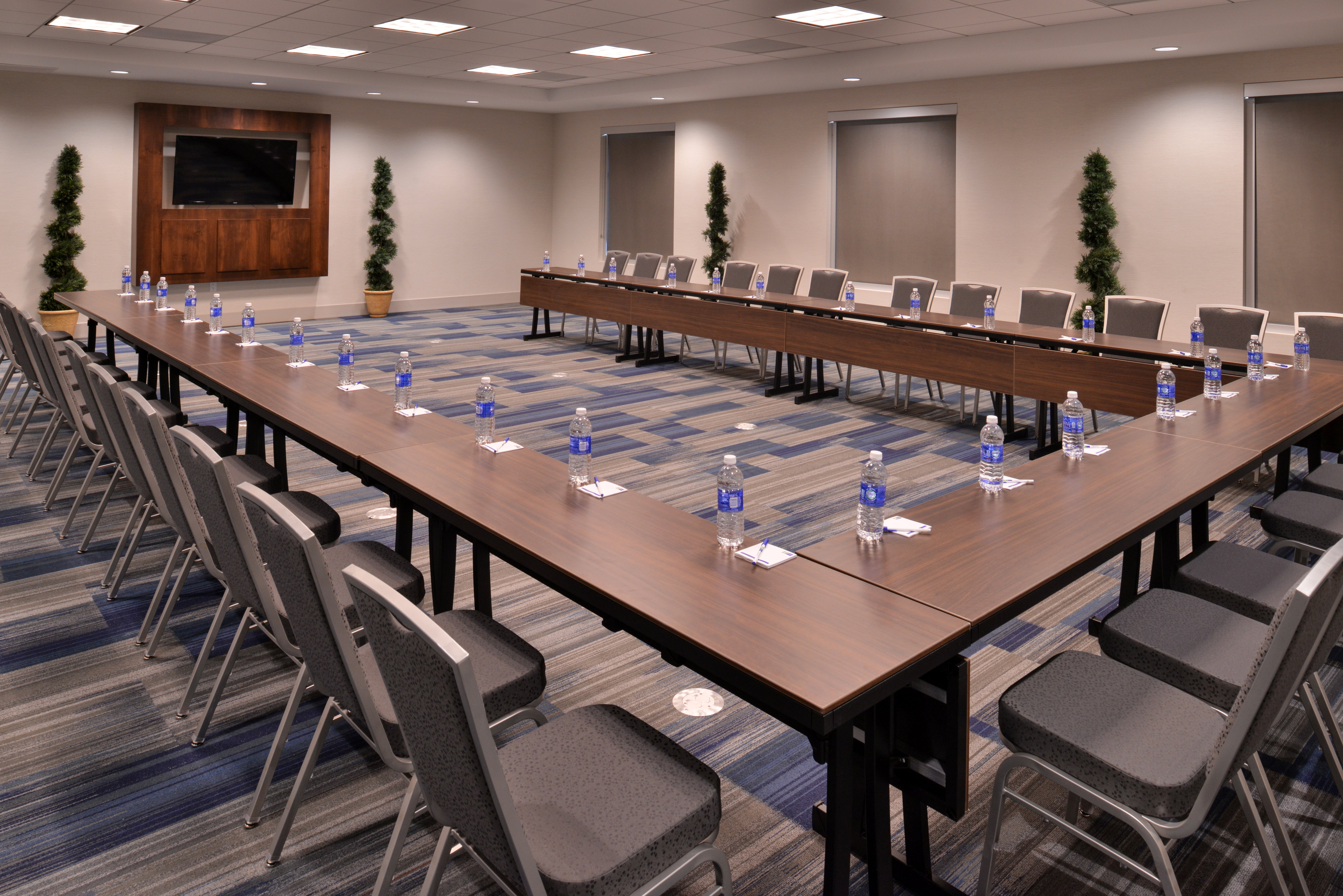 Holiday Inn Express Amp Suitesloma Linda San Bernardino S 55/63