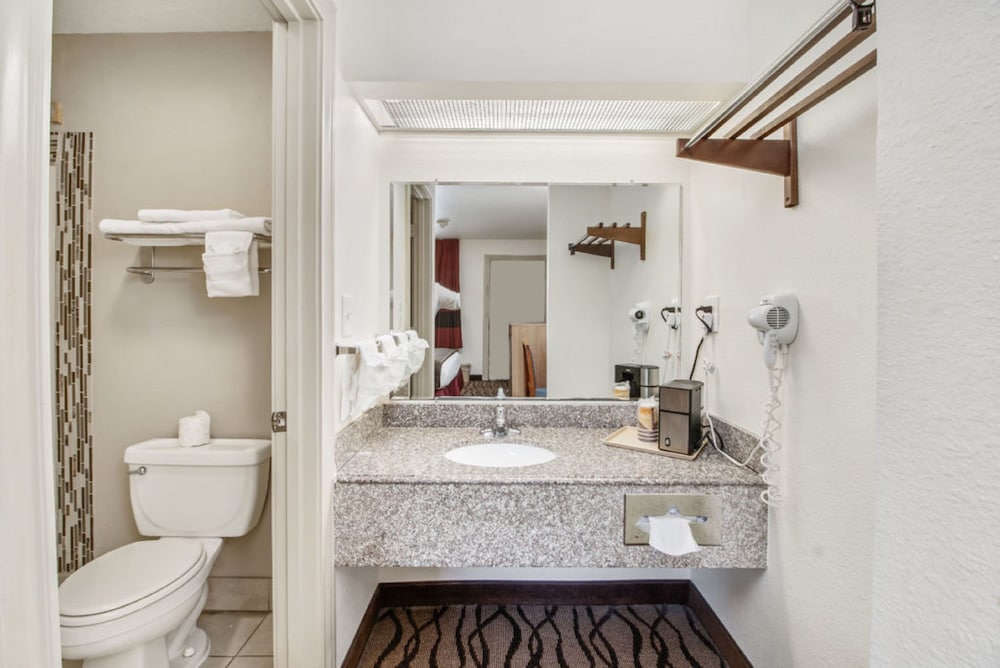 Motel6 Galveston, TX - Beach/Seawall 24/48