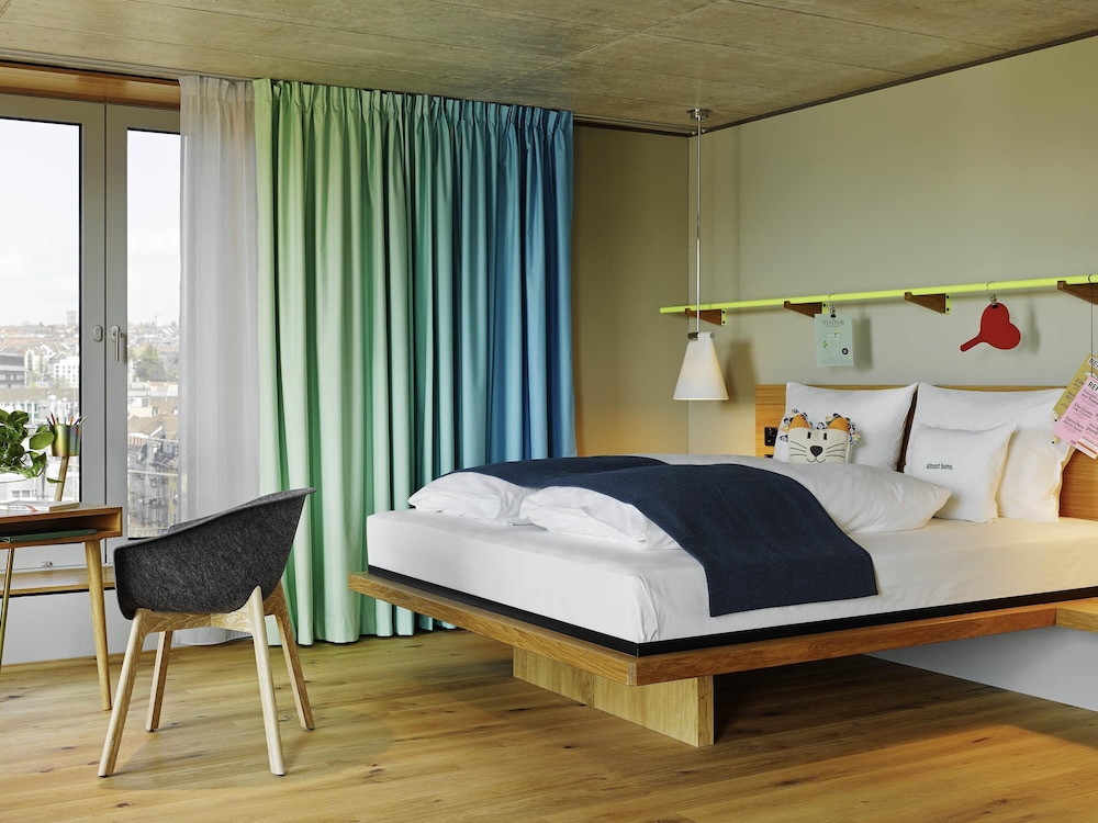 ROOM, XL