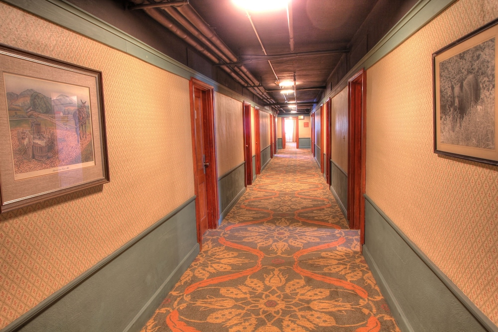 The Historic Gatlinburg Inn 64/66