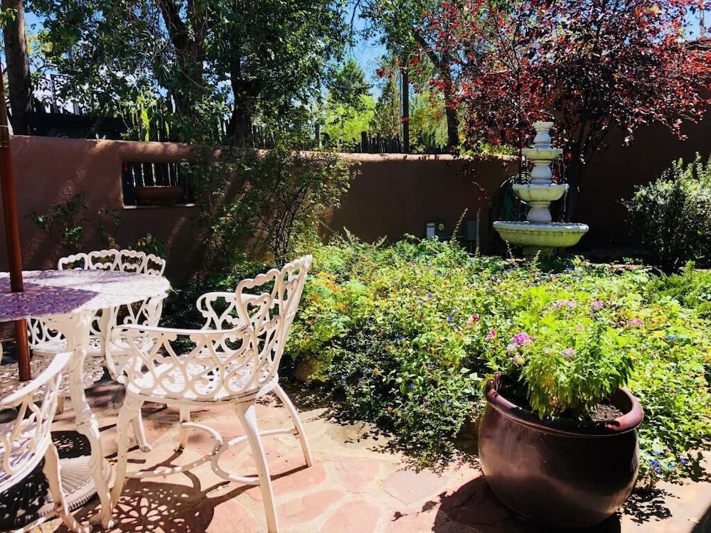 El Paradero Bed & Breakfast Inn 71/79