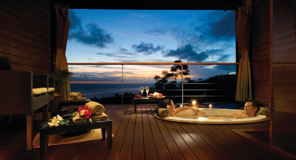 Outrigger Fiji Beach Resort 27/31