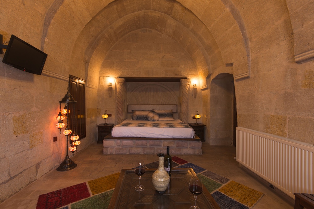 Mystic Cave House Hotel 12/50