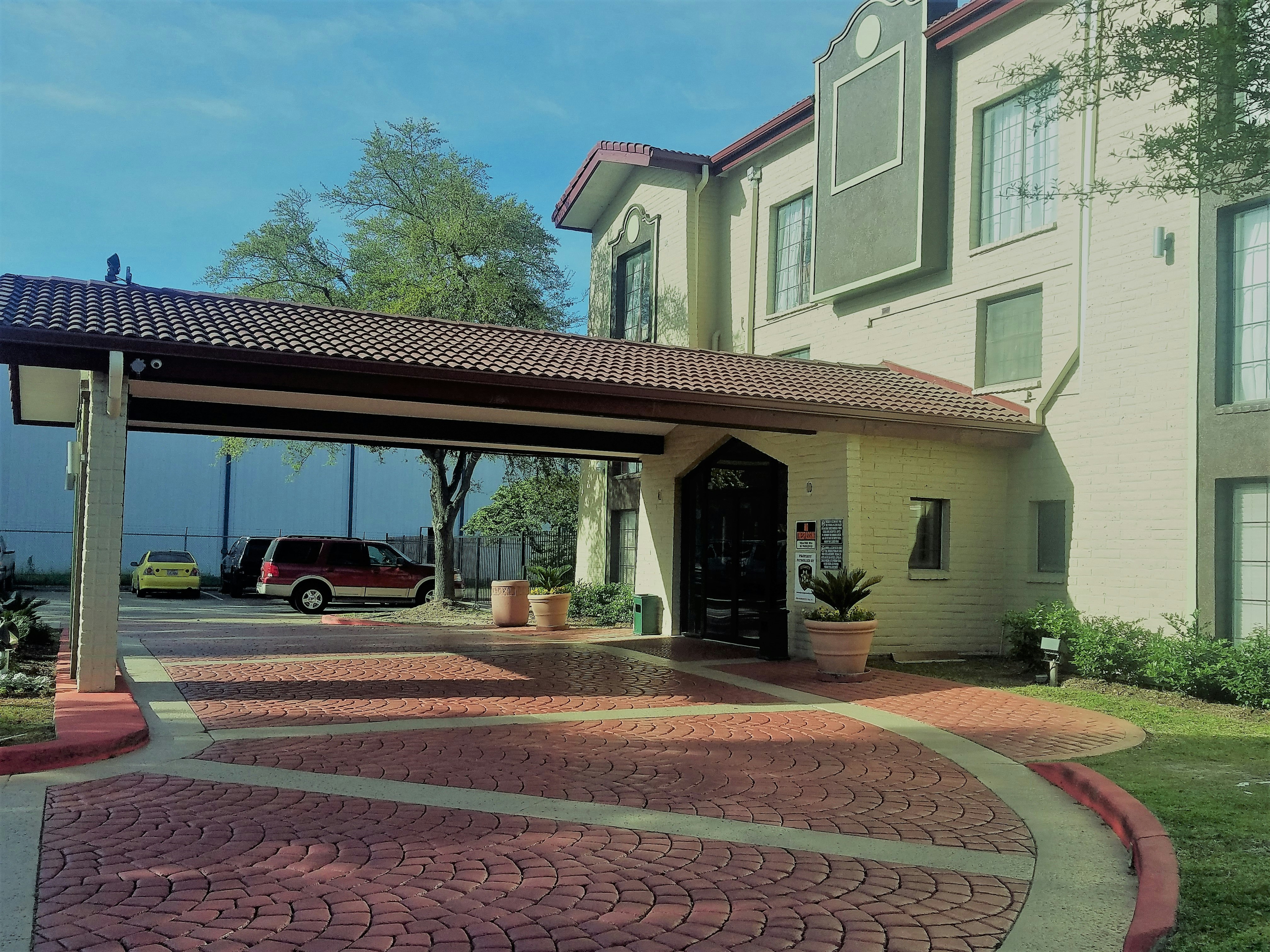 Red Roof Inn and Suites Houston Hobby Airport 6/24