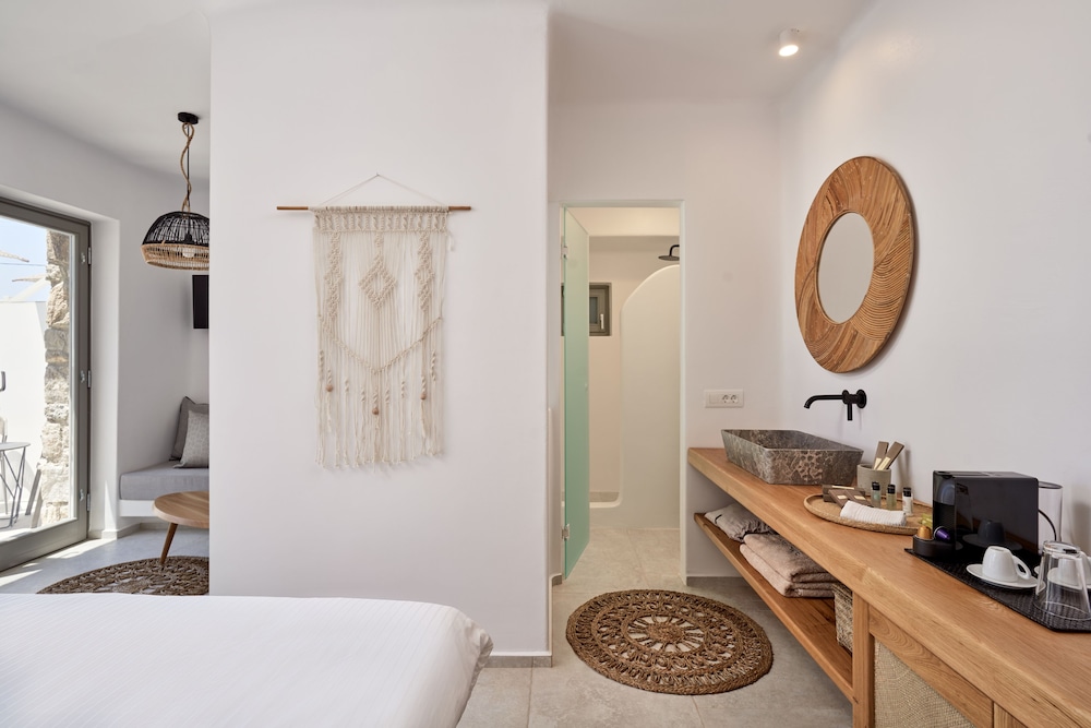 Ionic Suites 50/50