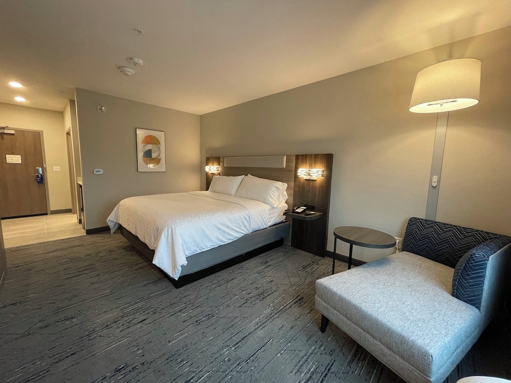 Holiday Inn Express & Suites Ft. Smith Airport, an IHG Hotel 31/75
