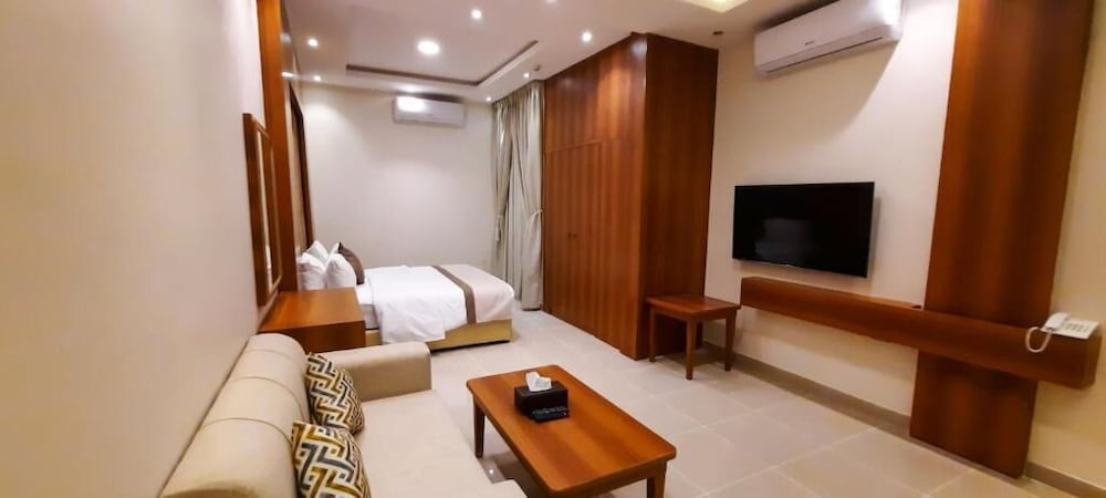 ال متعب سويتس اليرموك(Malaz Raqi) 8/18
