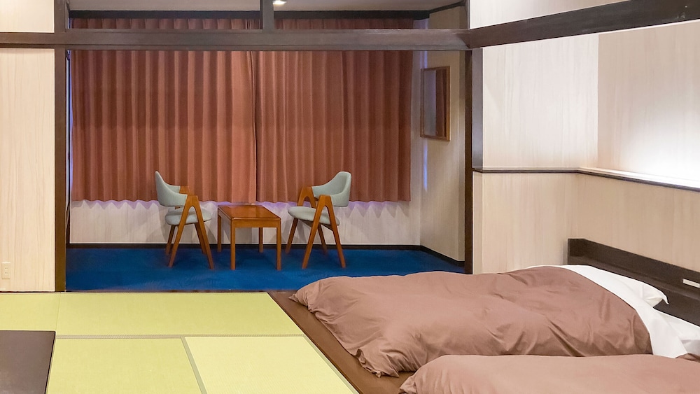 Japanese, Style, Modern, Standard, 2 Futon Beds, 3 Beds, Bathtub