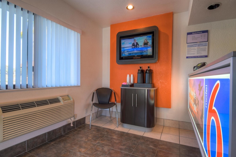 Motel6 San Ysidro, CA - San Diego Border 36/41
