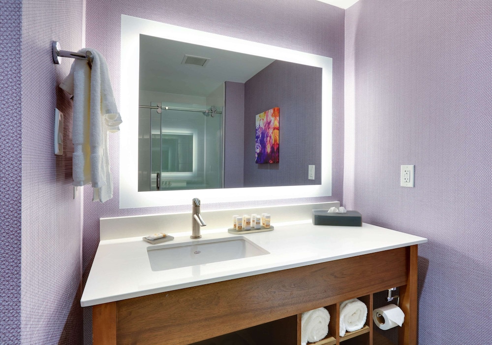 La Quinta Inn & Suites By Wyndham Lakeway 43/44