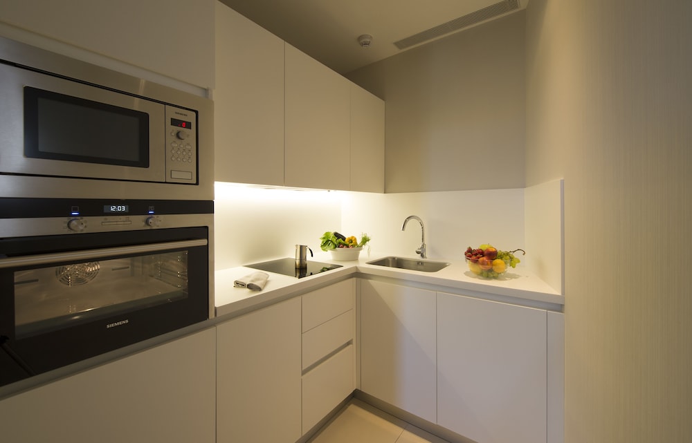 Duparc Contemporary Suites 63/73